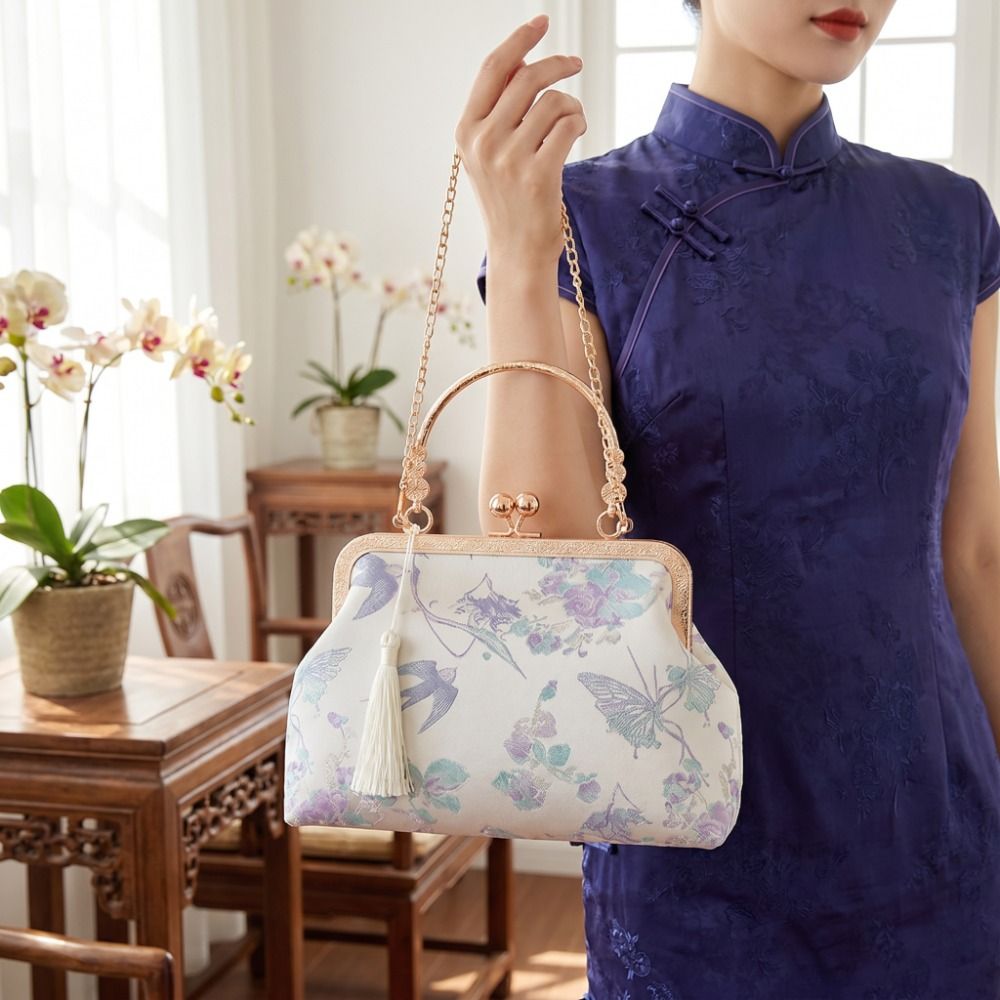 Embroidery Kiss - Metal Chain New Chinese Style Handbag