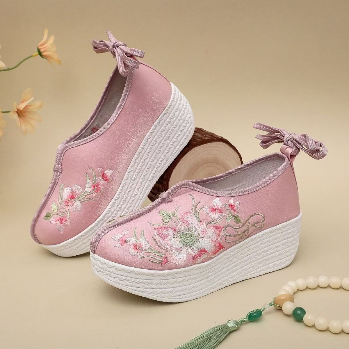 Embroidery Style - Woman Ethnic Style Wedges Embroidered Shoes