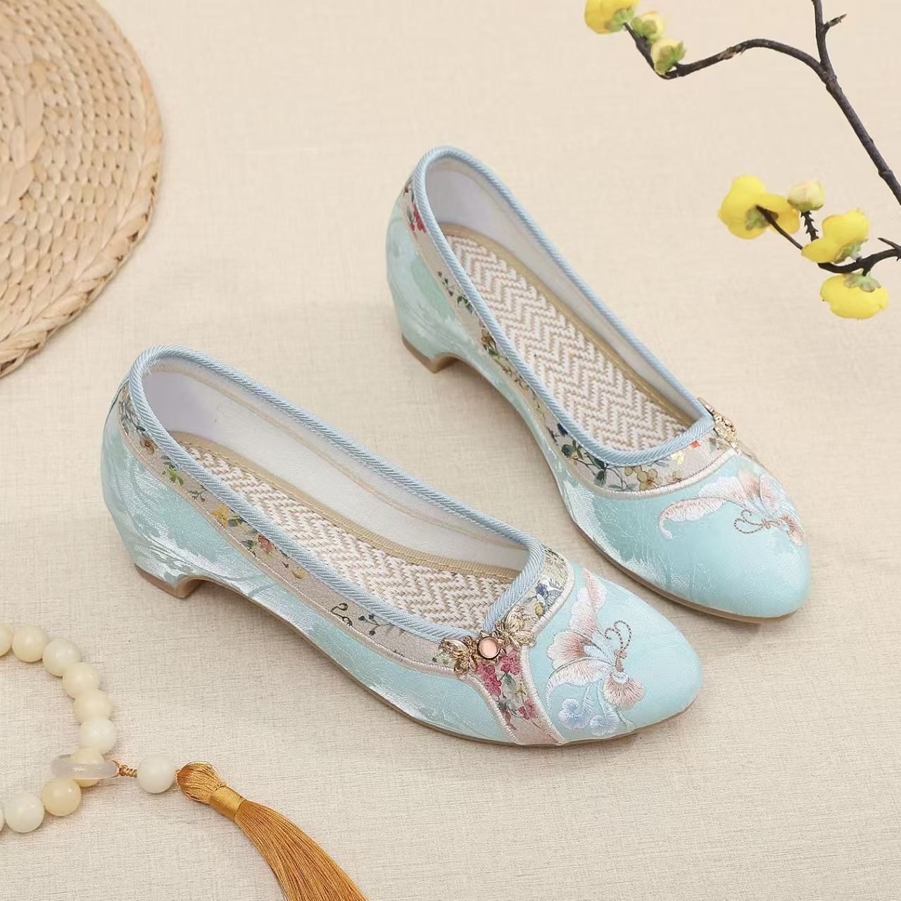 Woman Low Heel Embroidered Che - Embroidery Style 评论和价格