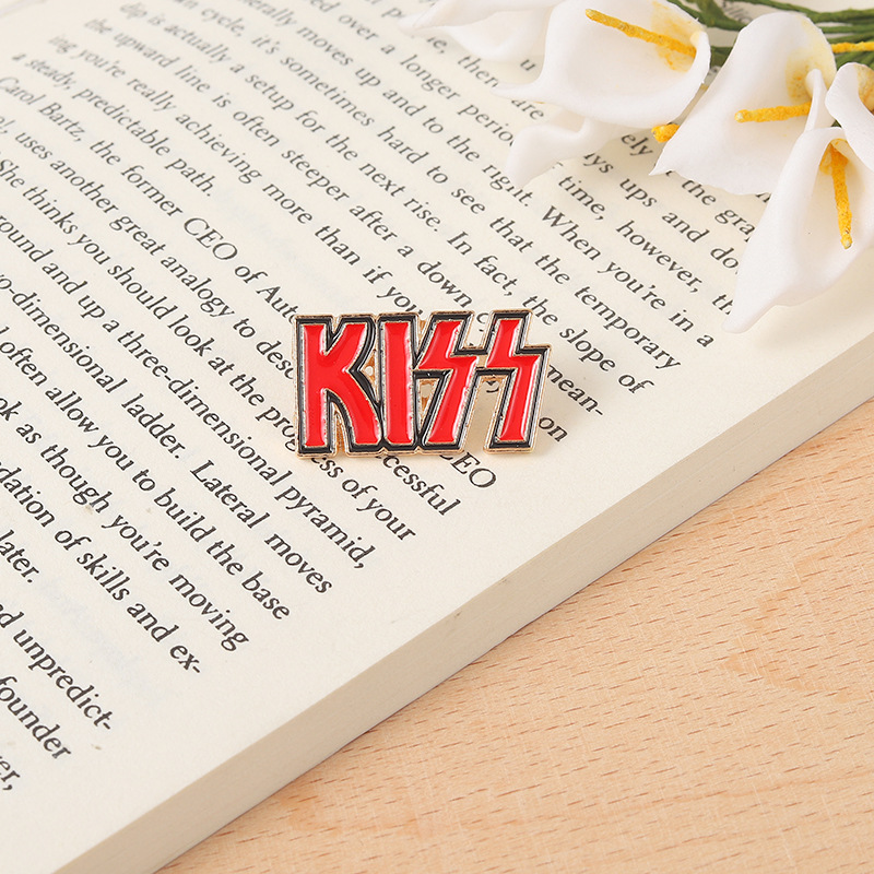 KISS band pin English letters  - Embroidery Kiss 评论和价格