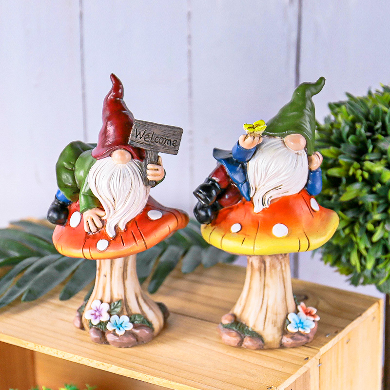 Resin Garden Gnome Statue on M - Embroidery Garden 评论和价格