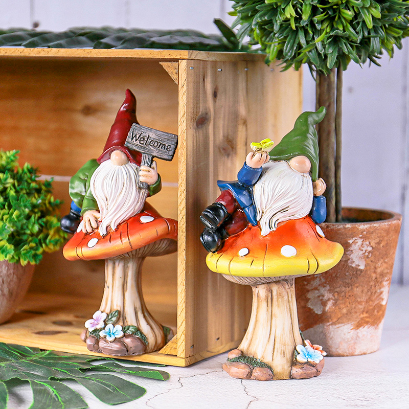 Resin Garden Gnome Statue on M - Embroidery Garden 评论和价格