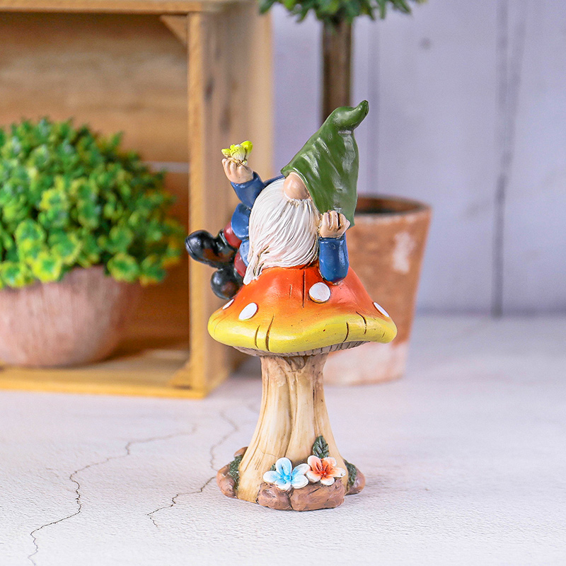 Resin Garden Gnome Statue on M - Embroidery Garden 评论和价格